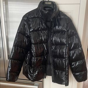 Women’s Large, shiny black puffy jacket by Joe Fresh. Never worn.
